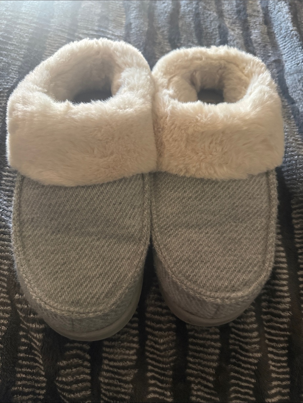 dearfoams Women's Faux Fur Cuff Slipper Clog - Gray and Cream